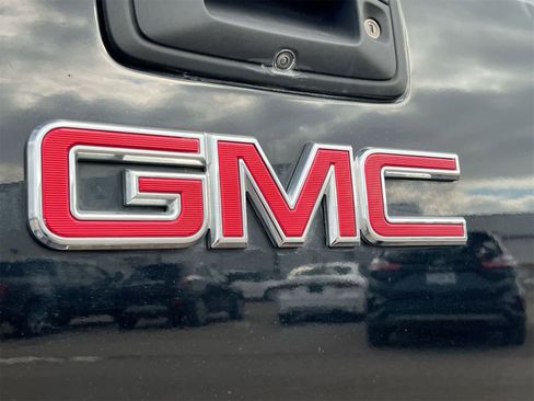 Used 2019 GMC Canyon SLE w/ Elevation Edition image 12