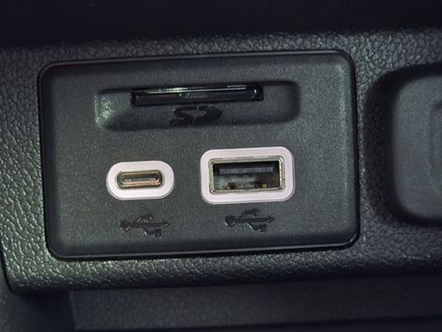 Used 2022 Chevrolet Bolt EUV Premier w/ Launch Edition image 35