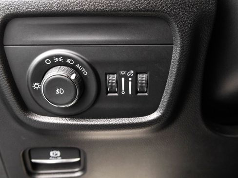 Used 2025 Jeep Grand Cherokee L Summit image 17