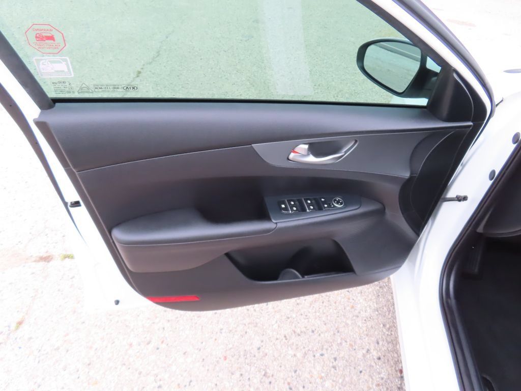 Used 2021 Kia Forte LXS FWD image 23