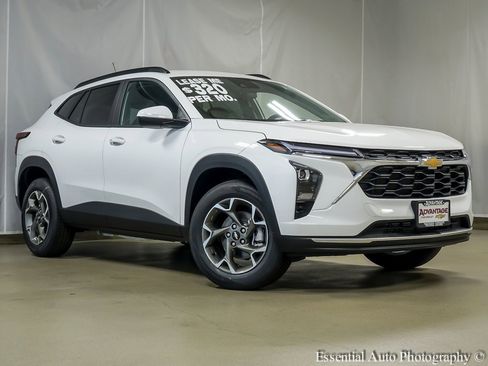 New 2026 Chevrolet Trax LT w/ Driver Confidence Package image 2