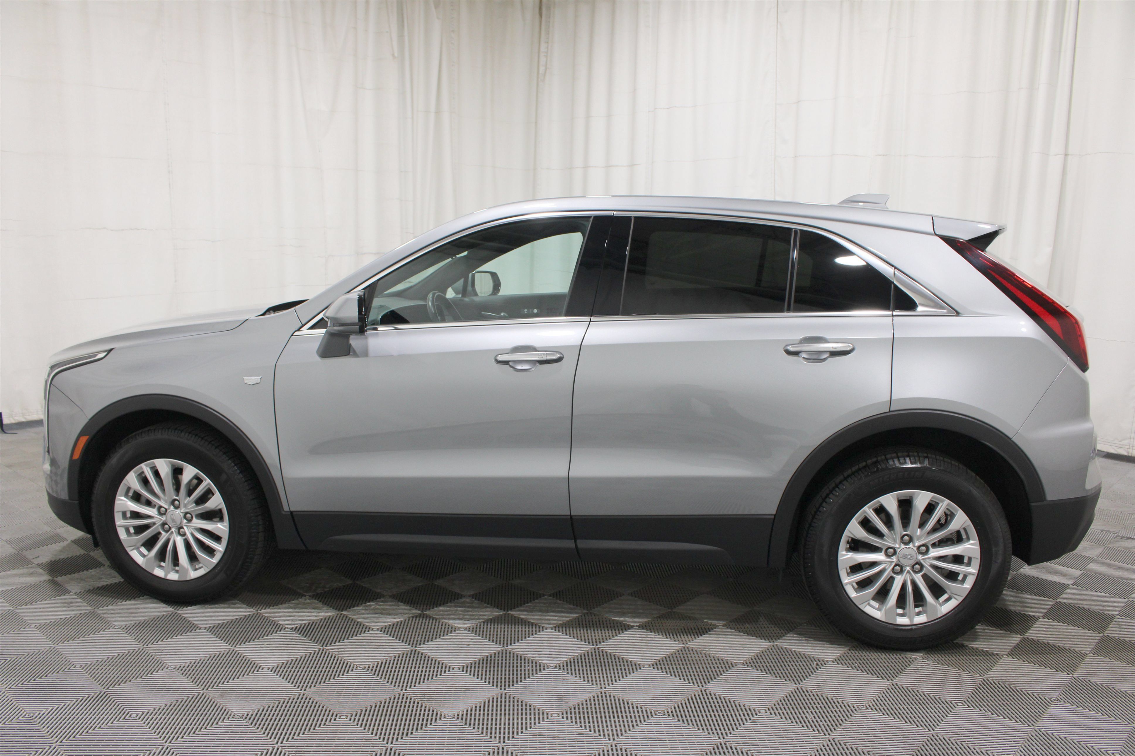 Certified 2024 Cadillac XT4 Luxury w/ Cold Weather Package FWD image 37