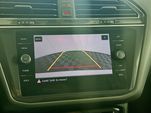 Used 2020 Volkswagen Tiguan SE AWD/4WD image 21