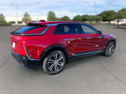 New 2026 Cadillac Lyriq Luxury image 6