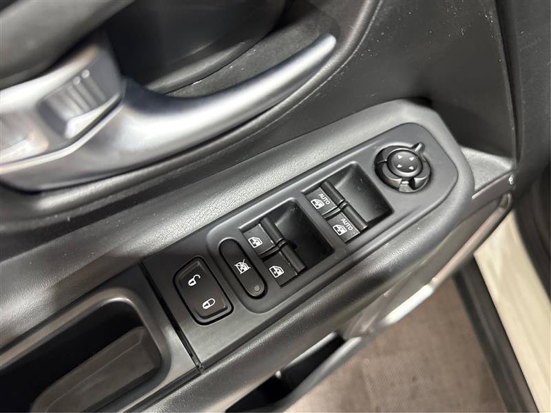 Used 2019 Jeep Renegade Limited AWD/4WD image 33