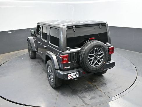 Used 2025 Jeep Wrangler Unlimited Sahara AWD/4WD image 45