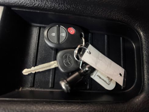 Used 2017 Toyota Tundra SR5 w/ SR5 Upgrade Package image 31