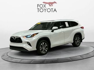 Used 2022 Toyota Highlander XLE AWD/4WD video 1
