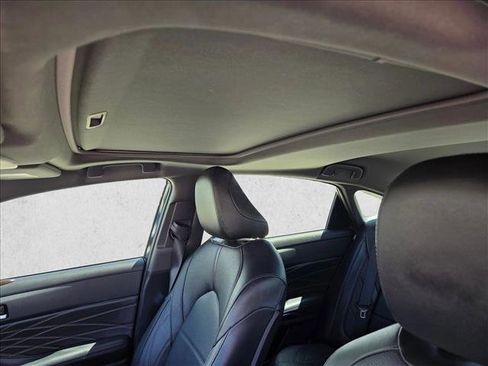 Used 2022 Toyota Avalon Limited w/ Advanced Safety Package FWD image 15