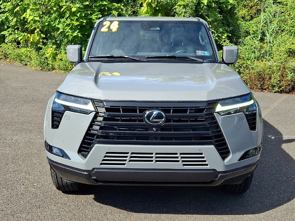Used 2024 Lexus GX 550 w/ Accessory Package (2T) AWD/4WD image 2