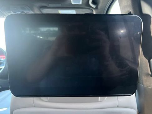 Used 2025 Cadillac Escalade Sport Platinum w/ LPO, Floor Liner Package AWD/4WD image 18