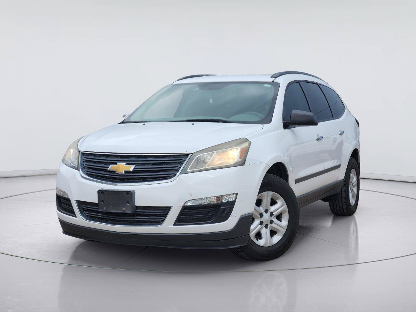 Used 2017 Chevrolet Traverse LS FWD image 1