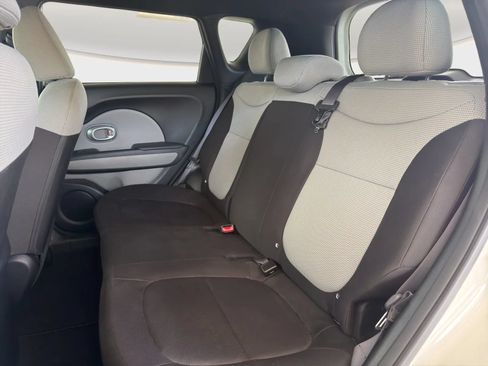 Used 2016 Kia Soul FWD image 13