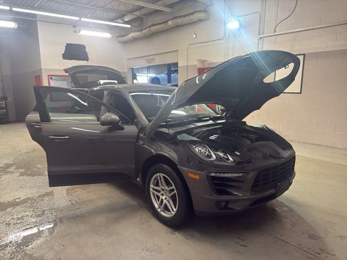 Used 2017 Porsche Macan image 8