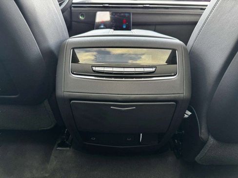 Used 2025 Cadillac Escalade ESV Sport w/ Touring Package image 40