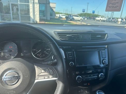 Used 2019 Nissan Rogue SV FWD image 21