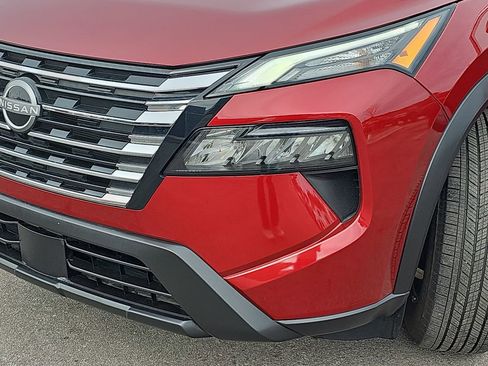 Used 2025 Nissan Rogue S image 32