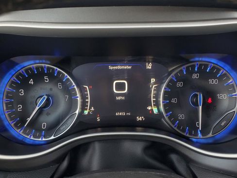 Used 2024 Chrysler Pacifica Touring-L image 20