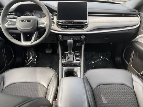 Used 2024 Jeep Compass Latitude AWD/4WD image 13