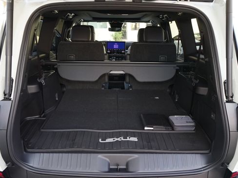 Used 2026 Lexus GX 550 w/ Accessory Package (2T) AWD/4WD image 28