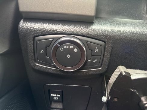 Used 2019 Ford Expedition XLT image 15