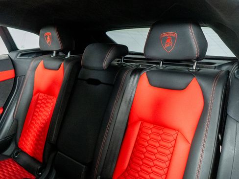 Used 2020 Lamborghini Urus image 33