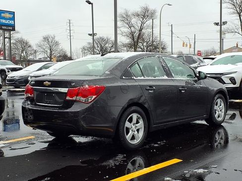 Used 2016 Chevrolet Cruze LT image 2