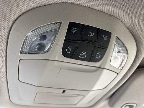 Used 2021 Chrysler Pacifica Touring-L FWD image 22