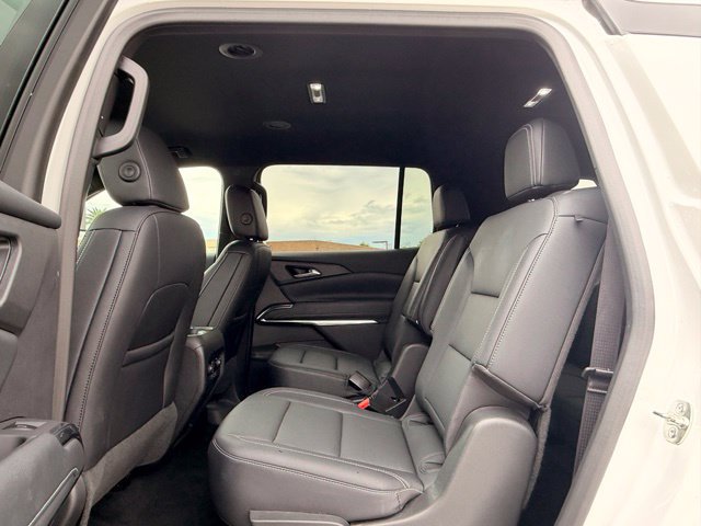 Used 2025 Chevrolet Traverse LT FWD image 17