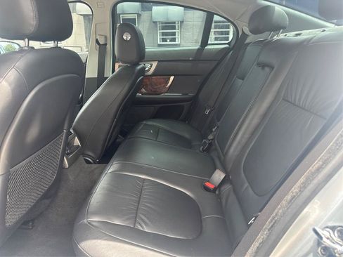 Used 2011 Jaguar XF RWD image 10
