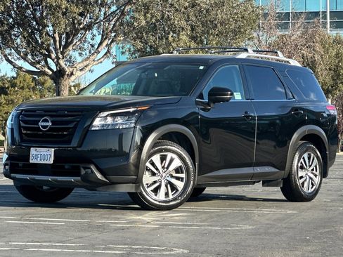Used 2022 Nissan Pathfinder SL w/ SL Black Package image 8