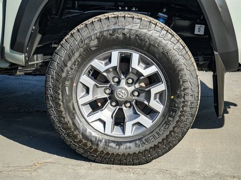 Used 2023 Toyota Tacoma TRD Off-Road image 11