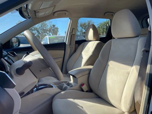 Used 2015 Nissan Rogue SV w/ SV Premium Package image 14