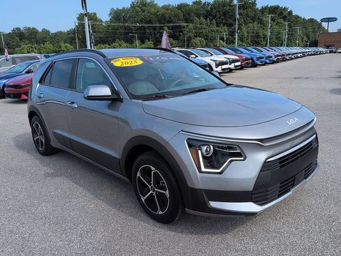 Used 2025 Kia Niro EX FWD image 1