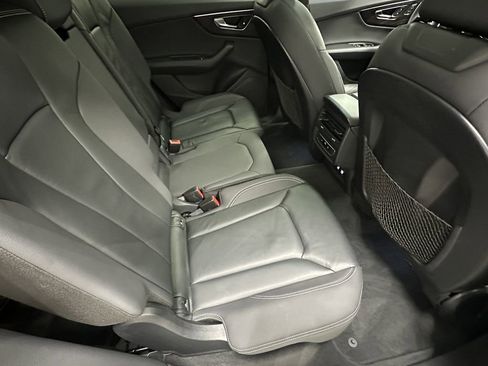 Used 2019 Audi Q8 Premium image 17