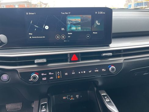 Certified 2024 Kia Sorento S image 19