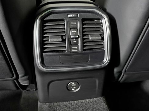 Certified 2023 Porsche Macan Turbo AWD/4WD image 38
