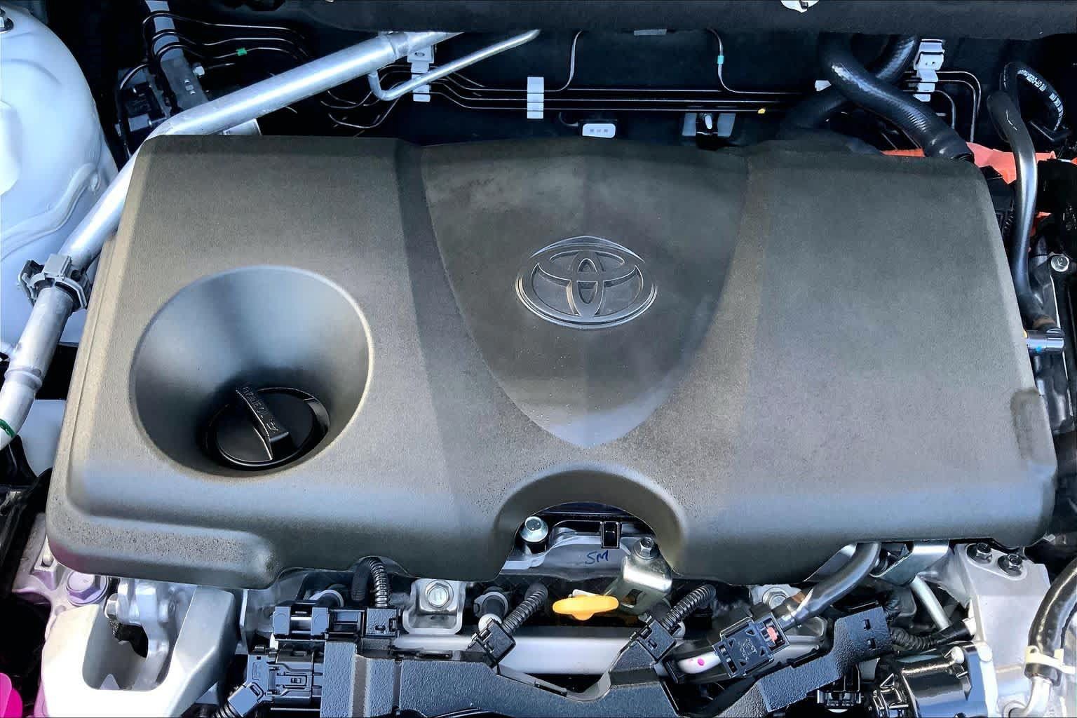 Used 2025 Toyota RAV4 LE AWD/4WD image 32