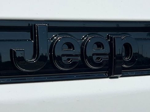 New 2025 Jeep Grand Cherokee Altitude image 48