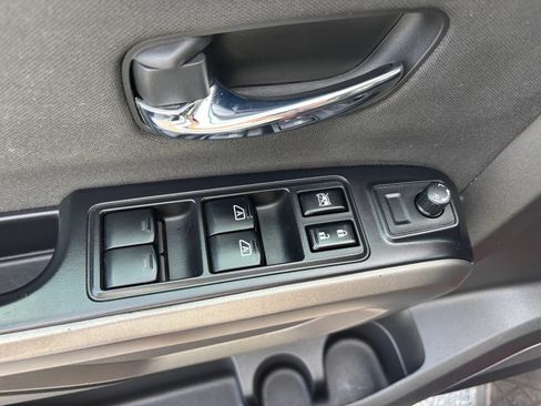 Used 2015 Nissan Titan SV w/ SV Value Truck Package AWD/4WD image 16