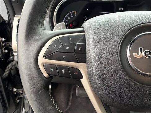 Used 2017 Jeep Grand Cherokee Overland AWD/4WD image 14