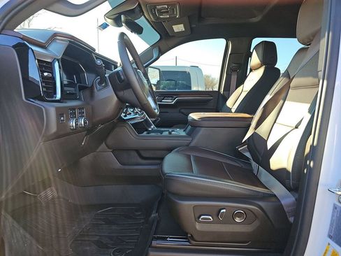 Used 2025 GMC Sierra 3500 Denali w/ Technology Package image 4