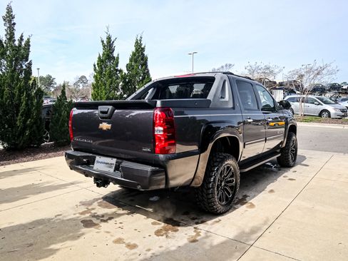 Used 2011 Chevrolet Avalanche LT w/ Regional Value Package image 10