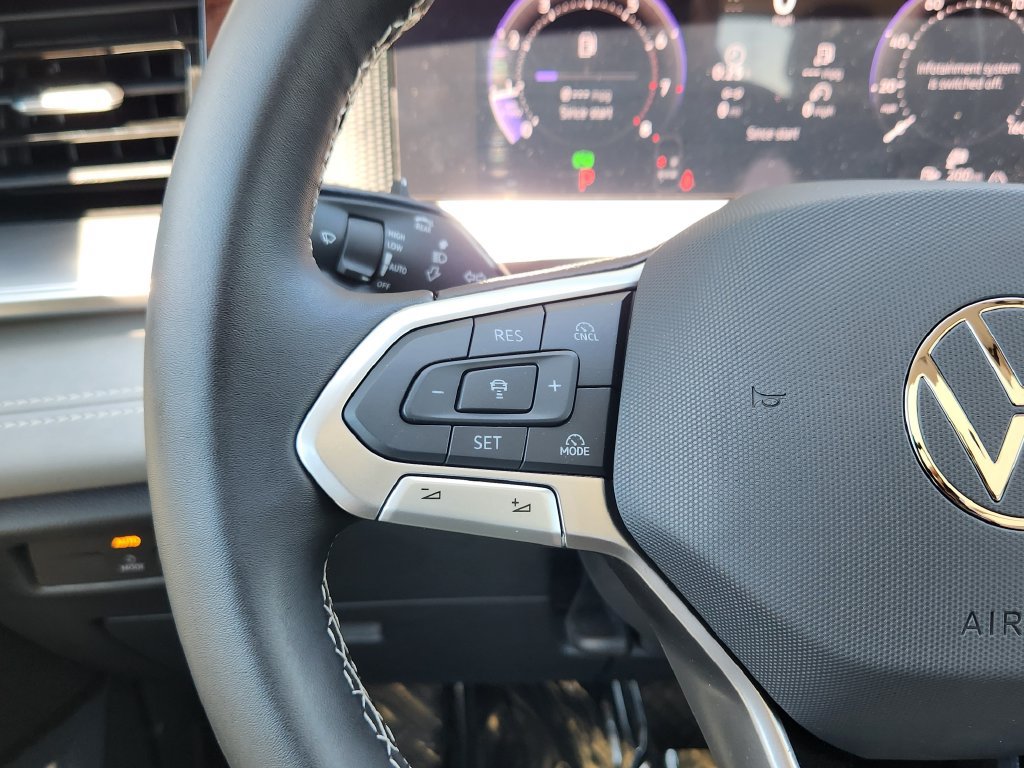 New 2026 Volkswagen Tiguan SE AWD/4WD image 16