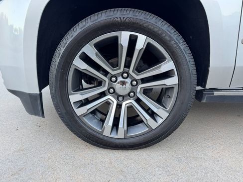 Used 2020 GMC Yukon Denali w/ Denali Premium Package image 10