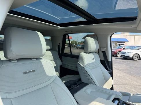 Used 2025 Ford Expedition Max Platinum w/ Platinum Ultimate Package AWD/4WD image 41