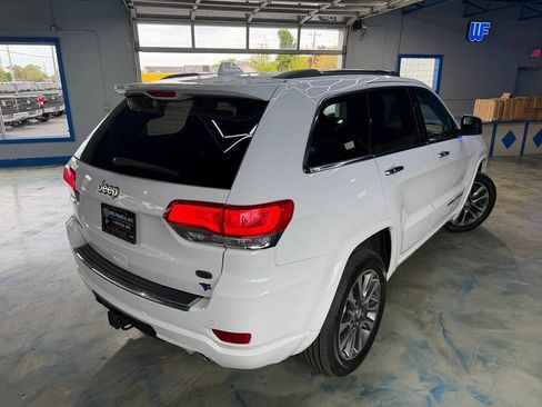 Used 2017 Jeep Grand Cherokee Overland AWD/4WD image 6