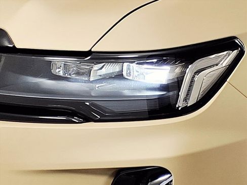 Used 2023 Cadillac Escalade ESV V image 28