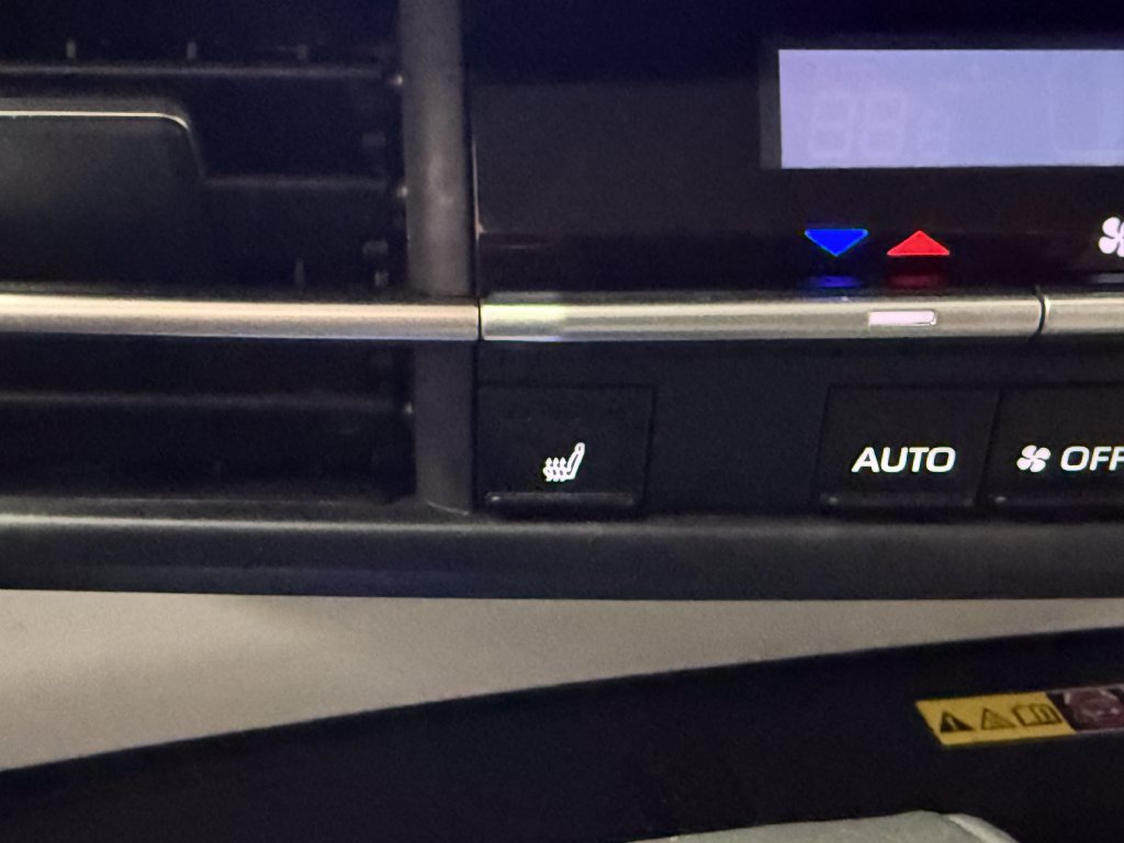 Used 2025 Toyota Sienna XLE w/ XLE Plus Package AWD/4WD image 30