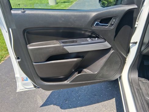 Used 2020 Chevrolet Colorado LT w/ Safety Package image 10